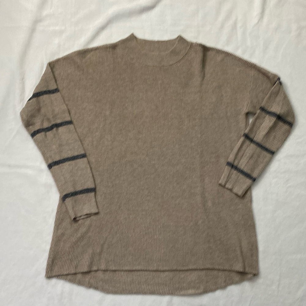 American Eagle Jegging fit crewneck sweater.